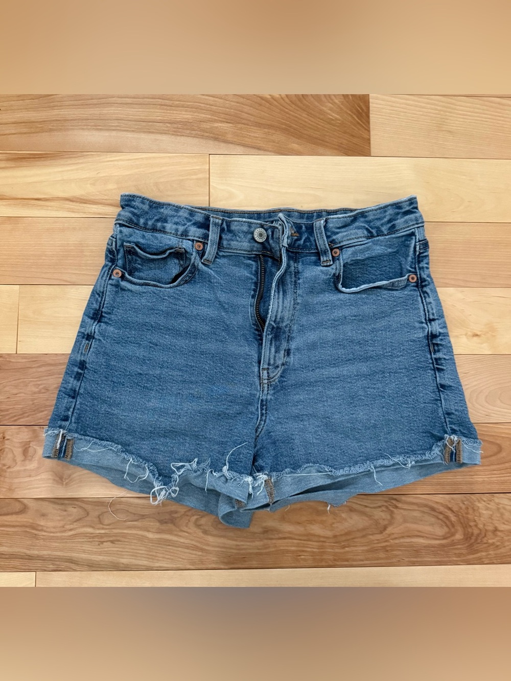 American Eagle mom shorts